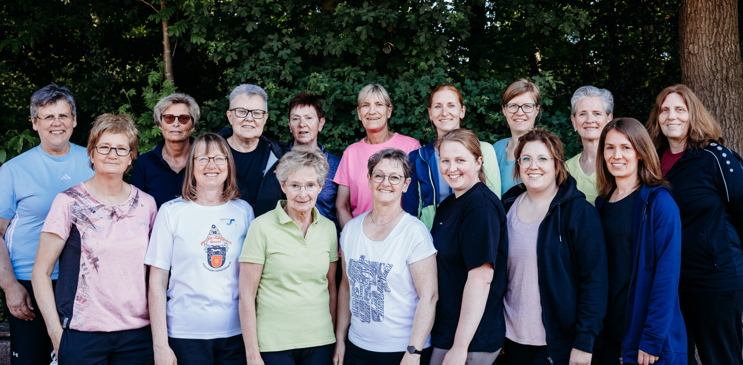 Fitness und Turnen 3 Fitness Gymnastik mit Laura vorne rechts scaled e1784093003480